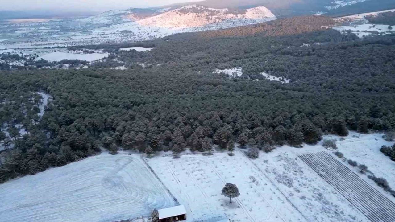 Mihalıççık'ta Nisan Ortasında Kar: Lütfiye Mahallesi Beyaza Büründü