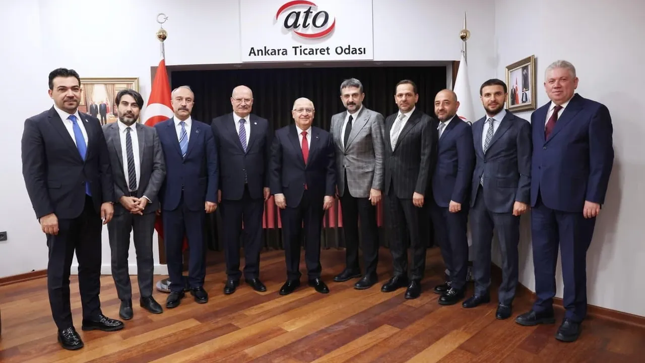 Milli Savunma Bakanı Yaşar Güler, Ankara Ticaret Odası'nı Ziyaret Etti
