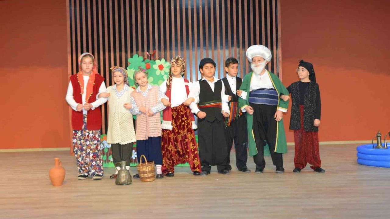 Minik Oyuncular Nasreddin Hoca Tiyatro Festivali’nde Sahne Aldı