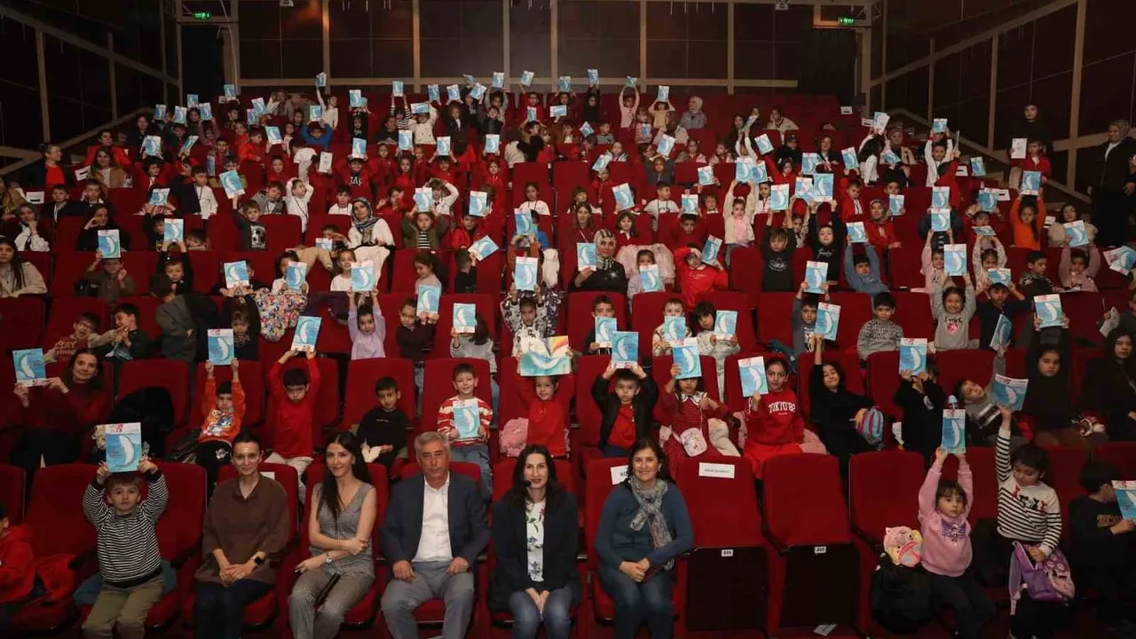 Minikler Nilüfer'de 'Kızıl Kaptan' ile Hayal Yolculuğuna Çıktı