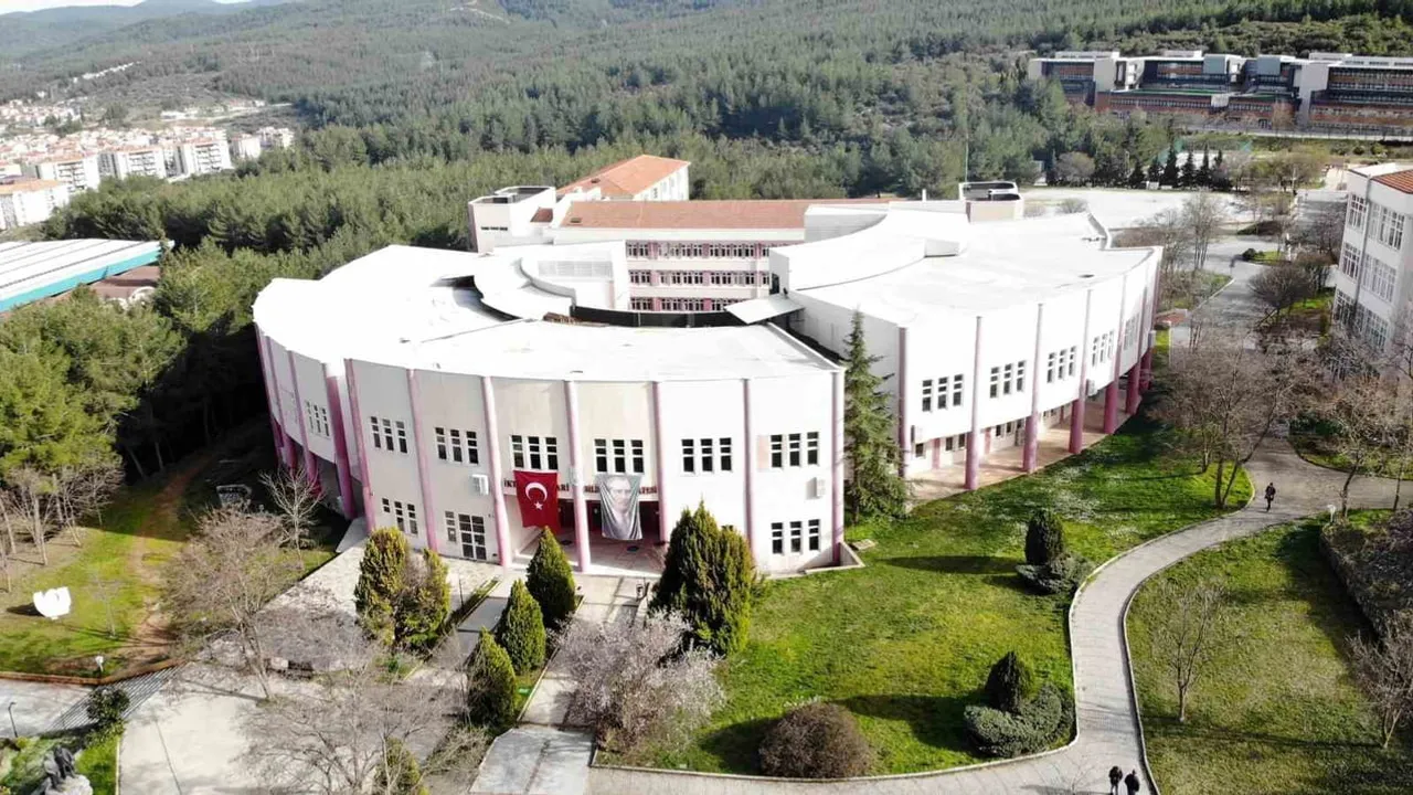 MSKÜ İİBF Siyaset Bilimi ve Uluslararası İlişkiler Bölümü 4 Yıl Süreyle Akredite Edildi