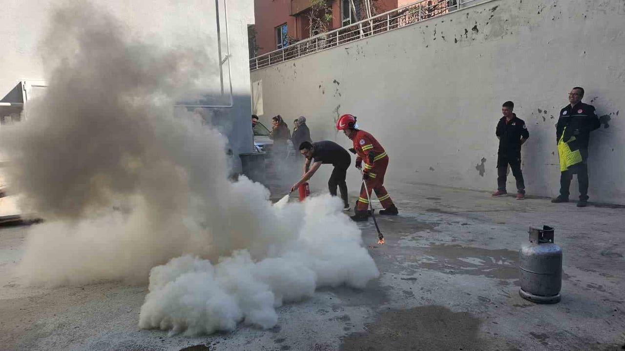 Muğla 112 Personeline Üç Günlük Yangın Eğitimi: Tahliye ve Müdahale Uygulamaları