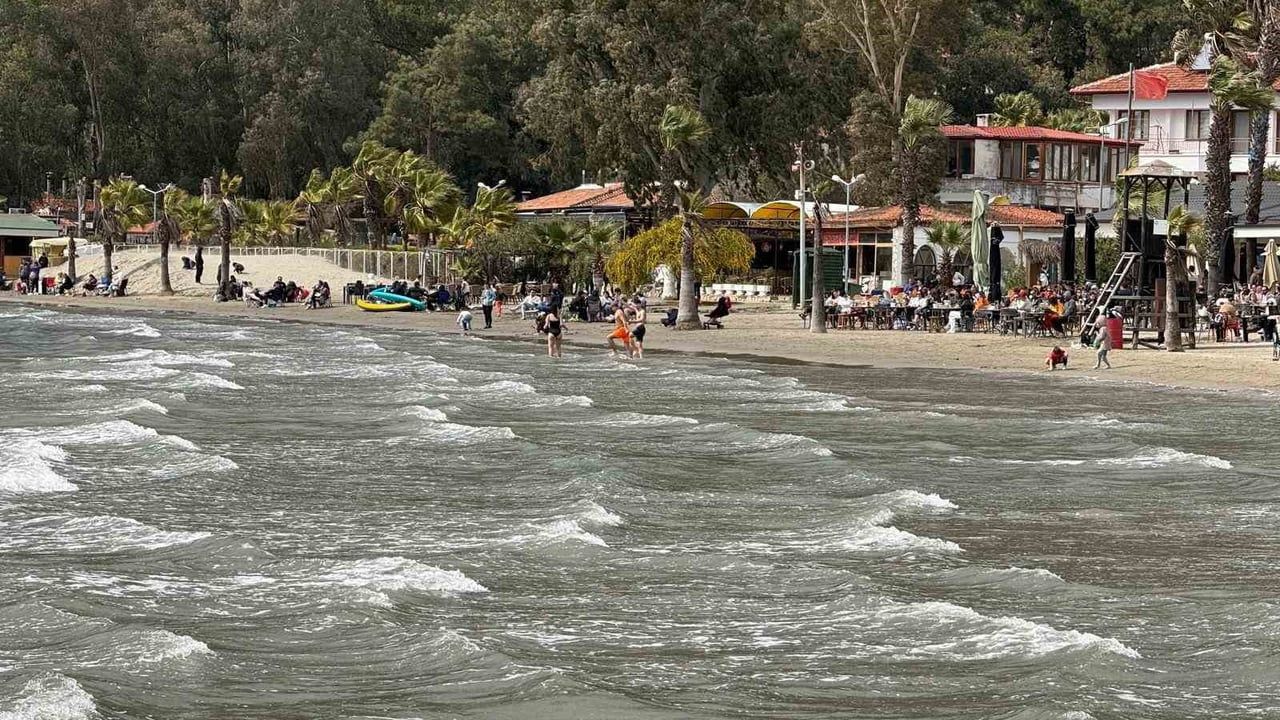 Muğla Akyaka'da Deniz Sezonu Erken Başladı: Sahiller ve Tekne Turları Hareketlendi