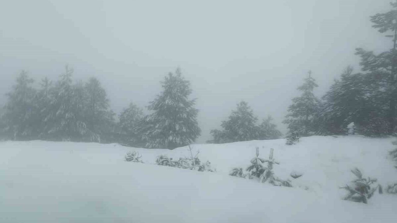 Muğla’da Nisan sürprizi: Göktepe Dağı beyaza büründü