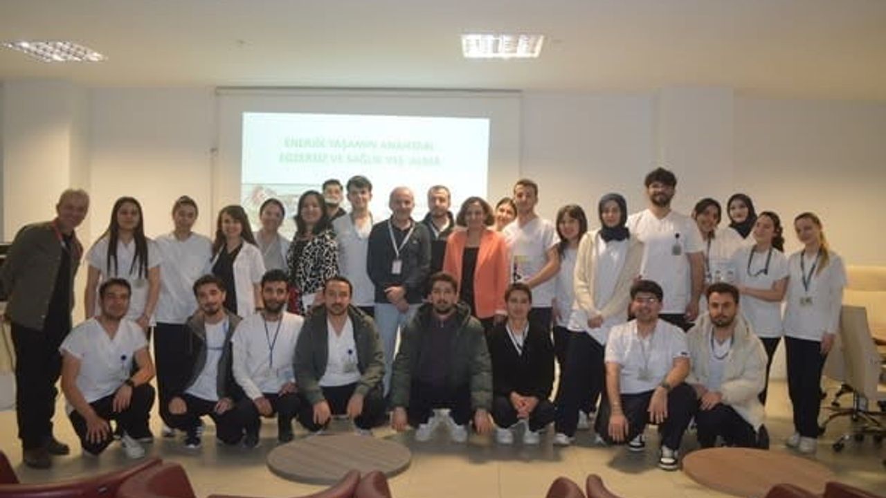 Muğla Eğitim ve Araştırma Hastanesi'nde 'Sağlıklı Gençlik Etkinlikleri'nde Gençlere Düzenli Egzersizin Önemi Anlatıldı