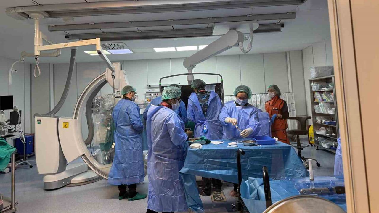 Muğla Eğitim ve Araştırma Hastanesi’nde yüksek riskli 4 hastaya kapalı yöntemle (TAVI) kalp kapağı değişimi başarıyla gerçekleştirildi