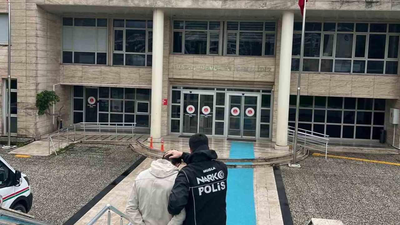 Muğla Menteşe'de 6 suçtan aranan ve 18 yıl kesinleşmiş hapis cezası bulunan şahıs yakalandı
