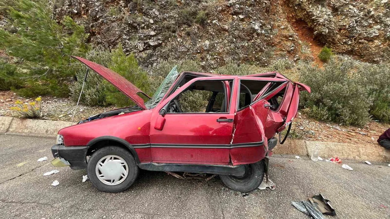 Muğla Menteşe'de iki Fiat araç çarpıştı: 3 kişi yaralandı