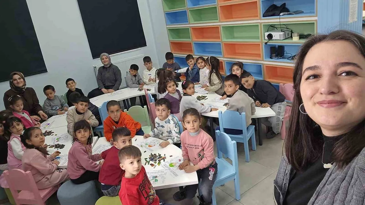 Muradiye'de Kütüphane Haftası: Anaokulu Öğrencileri Kütüphaneyle Tanıştı