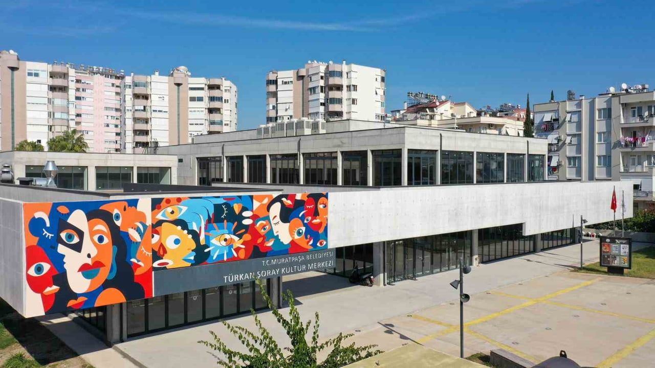 Muratpaşa'da 'Unutulmayan Dizeler ve Ezgiler Akşamı' — Şiir ve Müziğin Buluşması