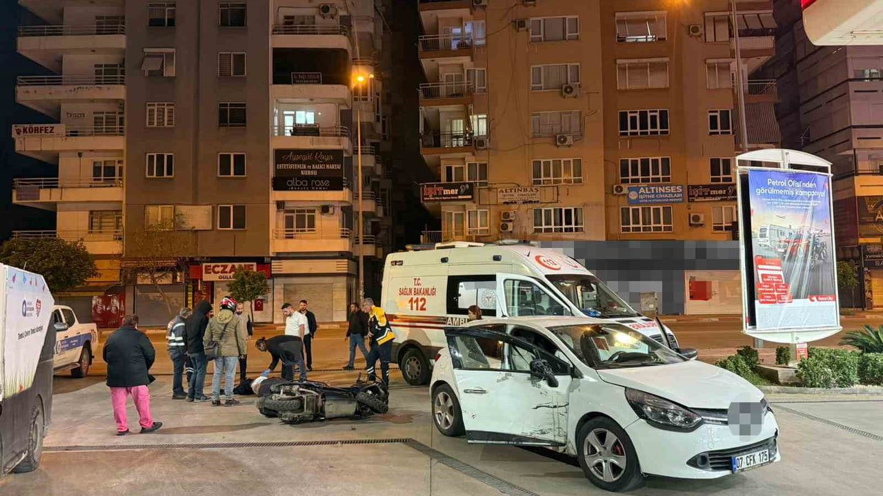 Muratpaşa Üçgen Mahallesi'nde otomobil ile motosiklet çarpıştı — 1 yaralı