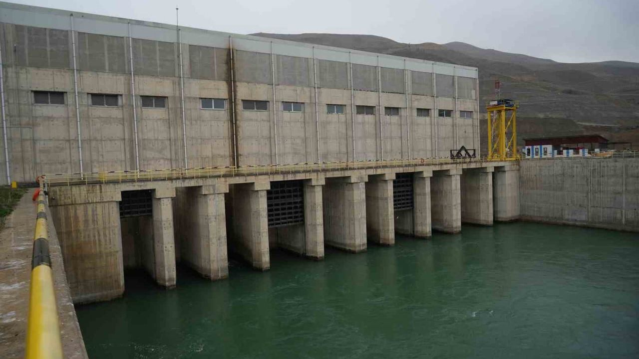 Muş’ta Alparslan-1 ve Alparslan-2 Barajlarında Doluluk Artışı: Kontrollü Tahliye ve Enerji Üretimi Sürüyor
