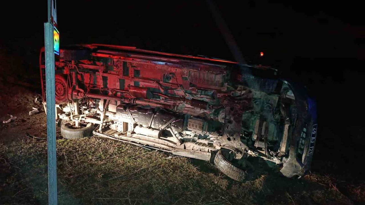 Muş'ta ambulans şarampole devrildi: 5 kişi yaralandı