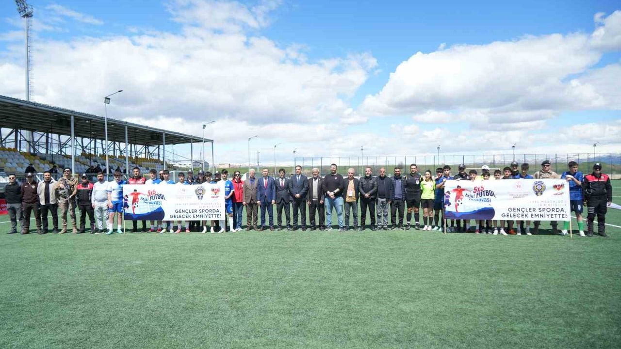 Muş’ta "Gençler Sporda, Gelecek Emniyette" 5x5 Mini Futbol Turnuvası Başladı