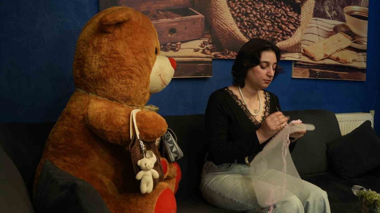 Muşlu öğrenci Sibel Aslan el emeği çantalarla eğitim masraflarını karşılıyor