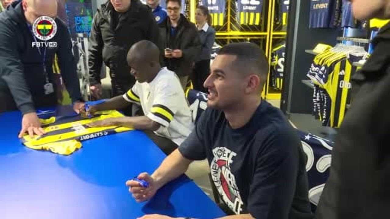 N’Golo Kante ve Levent Mercan, Maraton Fenerium’da taraftarlarla buluştu