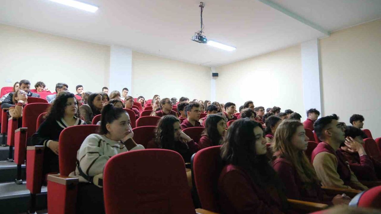 NASA Bilim İnsanı Sidd Bikkannavar, Yakın Doğu Koleji'nde Öğrencilerle Buluştu