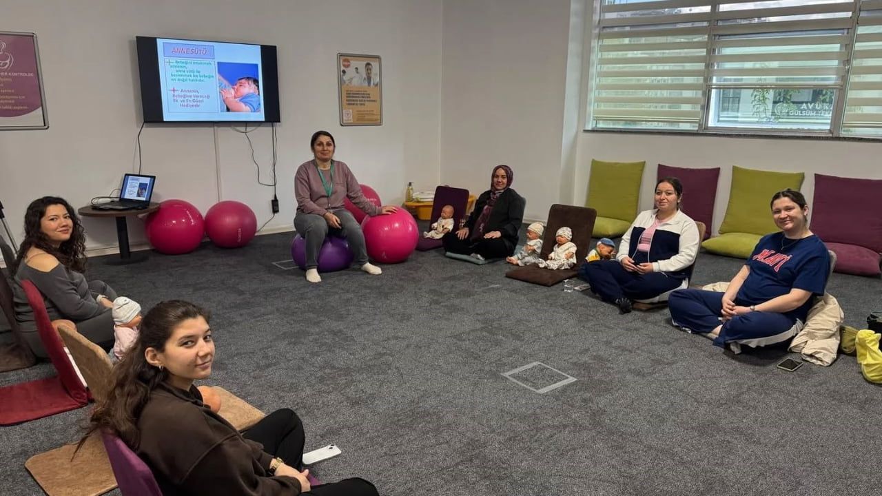 Nazilli'de Gebe Okulu: Anne Adaylarına Bütüncül Gebelik ve Yenidoğan Eğitimi