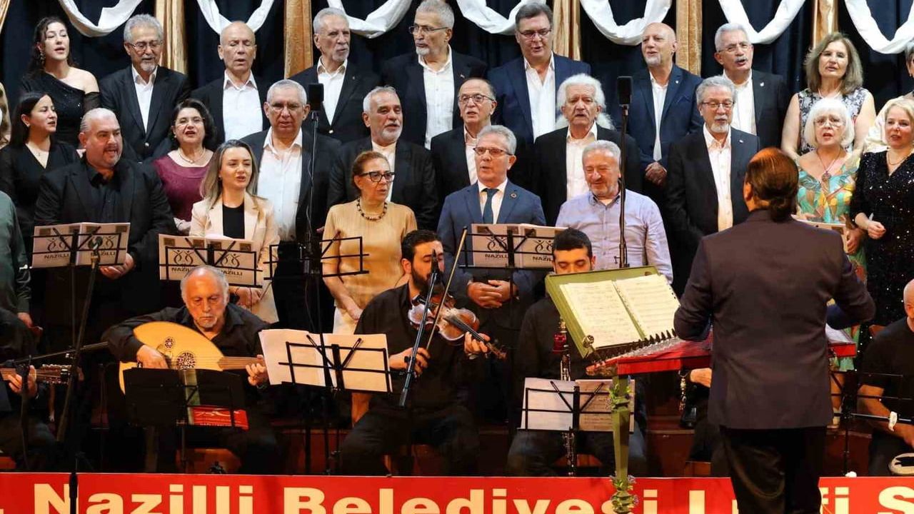 Nazilli'de 'Şarkılarda Anılar' Bahara Merhaba Konseri yoğun ilgi gördü