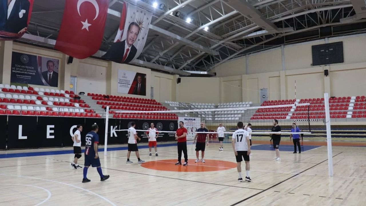 Nejat İlhan, Bilecik Aile ve Sosyal Hizmetler Personeliyle Voleybol Etkinliğinde Buluştu