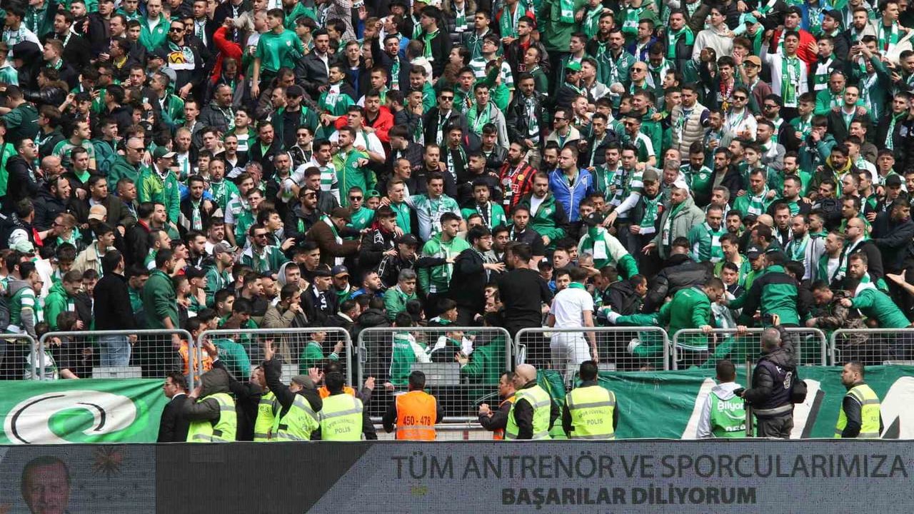 Nesine 2. Lig Kırmızı Grup 32. hafta: Ankara Demirspor 0-1 Bursaspor (İlk yarı)