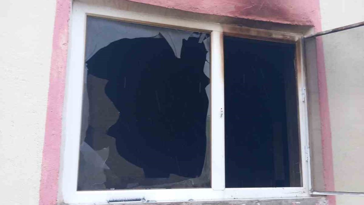 Nevşehir'de yıldırım isabet eden evde yangın: 66 yaşındaki kadın dumandan etkilendi