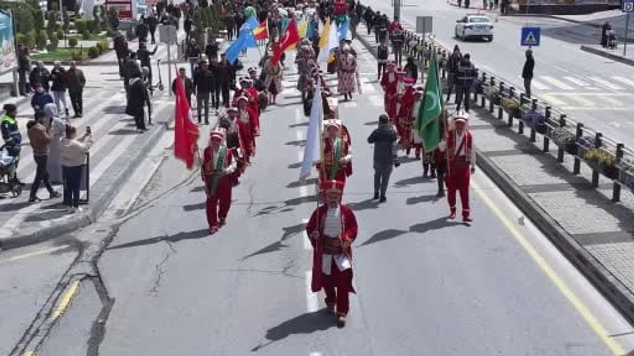 Niğde'de 2 Gün Sürecek Nevruz Kutlamaları Kortejle Başladı