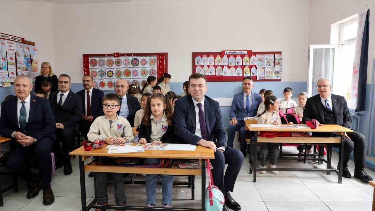 Niğde'de miniklere ’İş’te Güvenli Gelecek Tırı’ ile iş sağlığı eğitimi