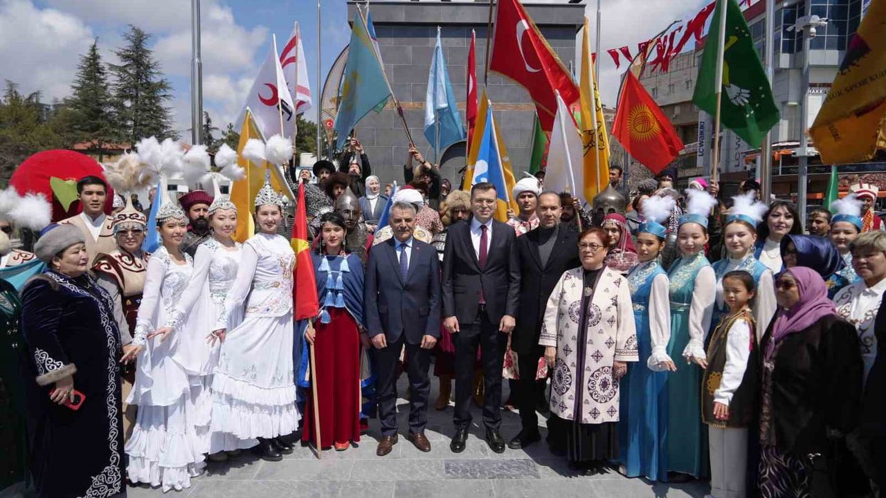 Niğde'de Nevruz kutlamaları kortej yürüyüşüyle başladı