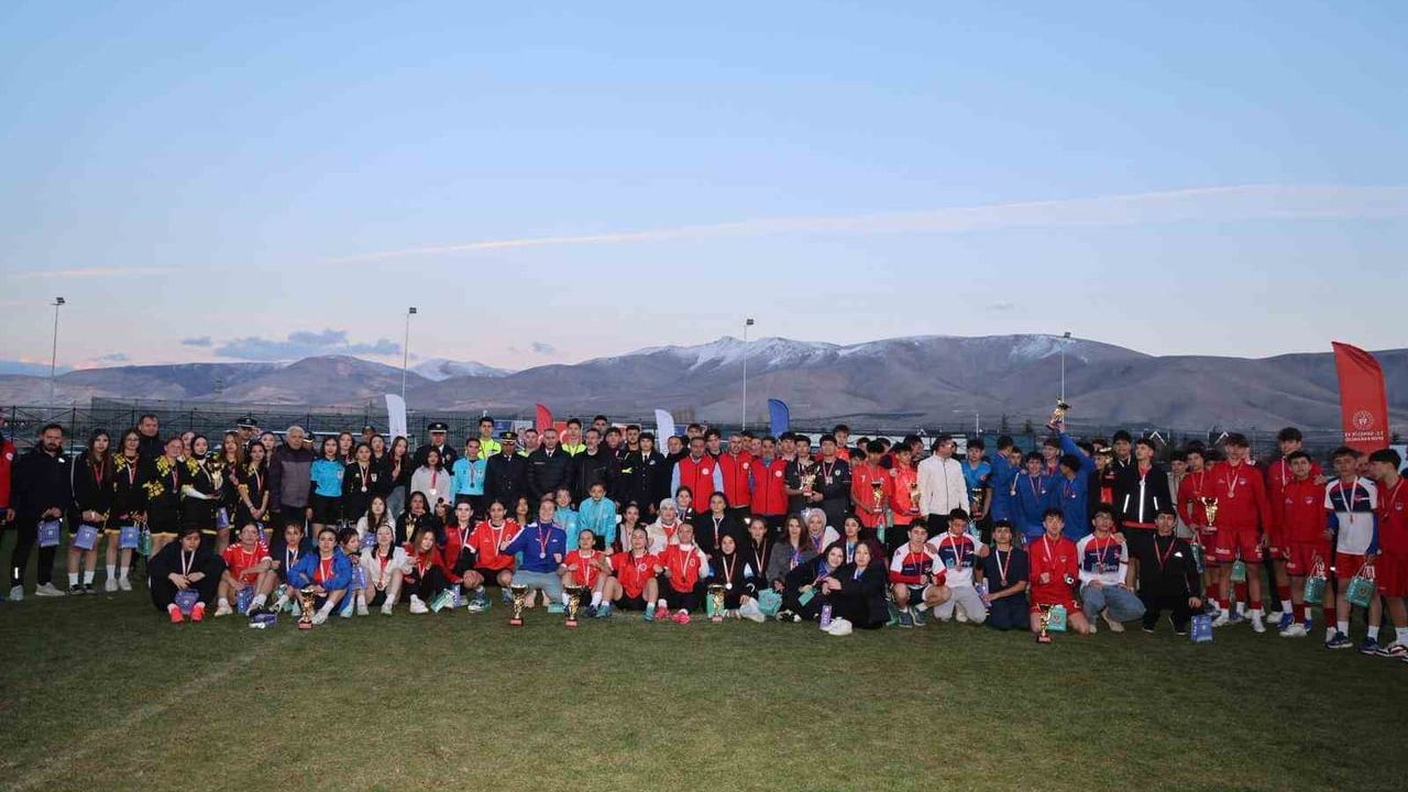 Niğde'de Polis Haftası 5x5 Futbol Turnuvası tamamlandı