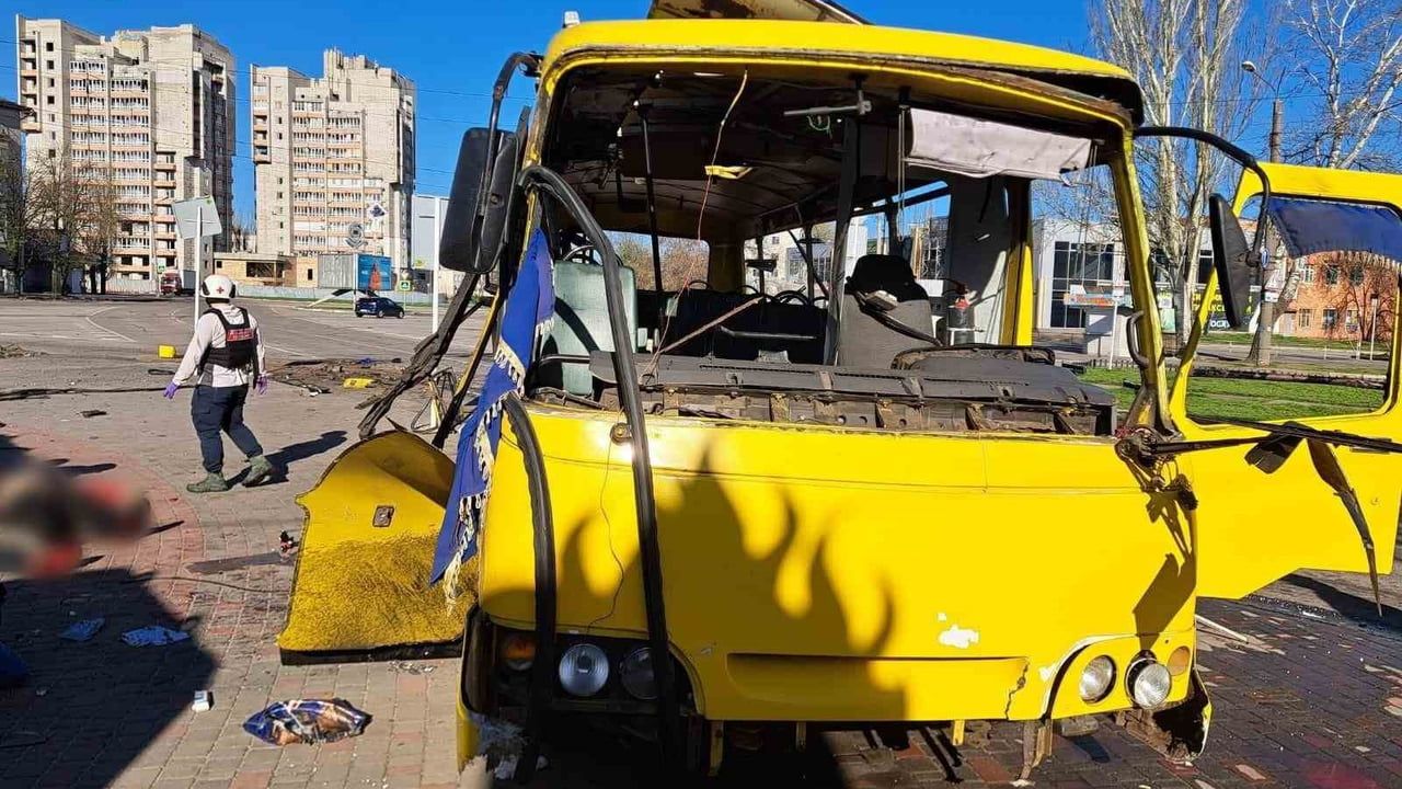 Nikopol'da İHA saldırısı: Otobüste 3 can kaybı, 12 yaralı