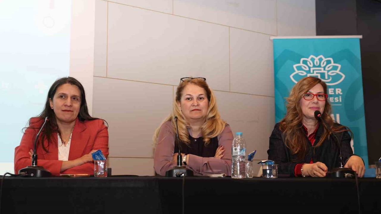 Nilüfer Belediyesi semineri: 'Parkinsonla Yaşamak' — tanı, tedavi ve yaşam kalitesi önerileri