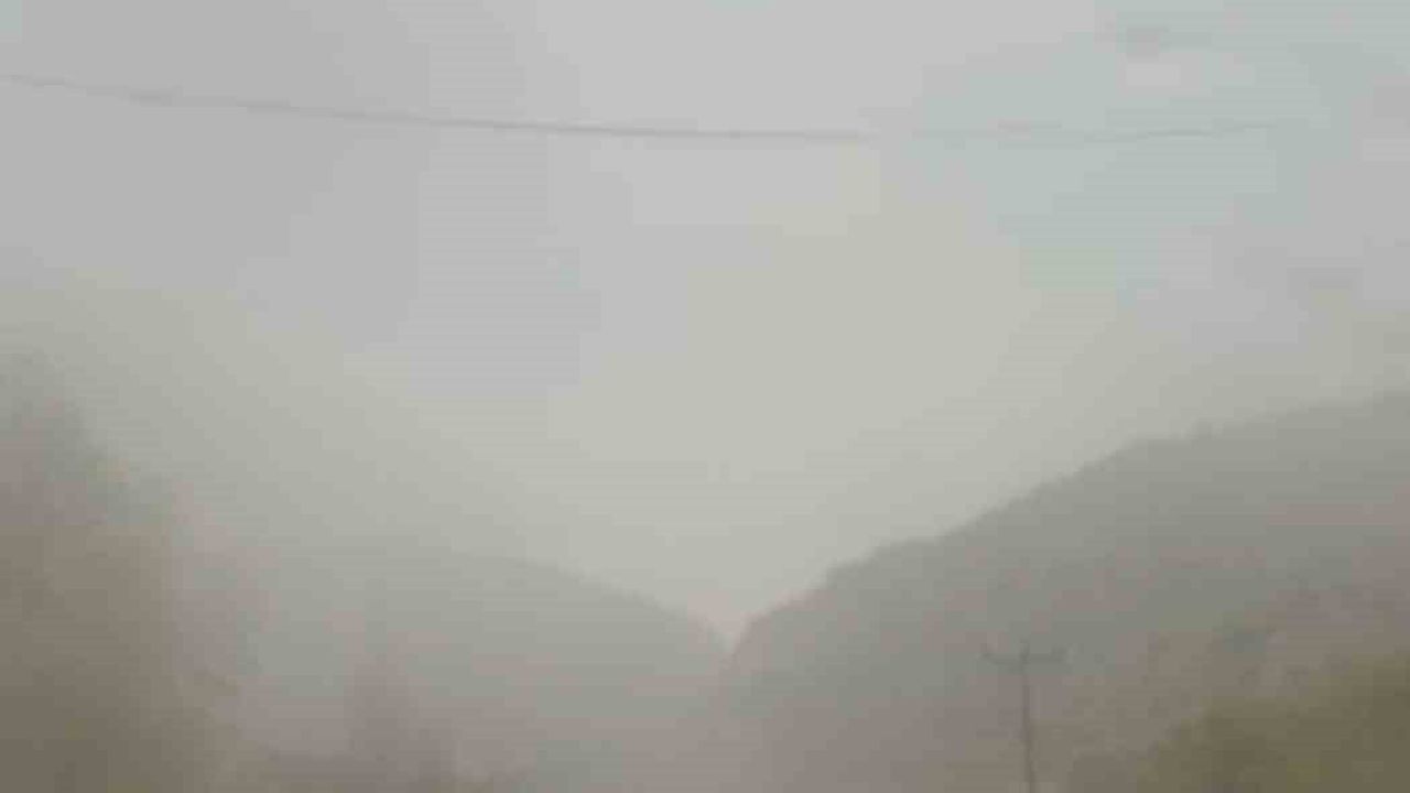 Nusaybin'de aynı günde farklı hava koşulları: merkez güneşli, baraj çevresi sağanak ve dolu, Beyazsu'da kar