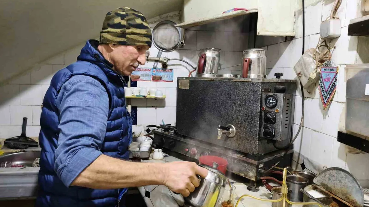 Ödemiş'te 30 yıl: Tek koluyla ailesinin geçimini sağlayan İbrahim Çelik