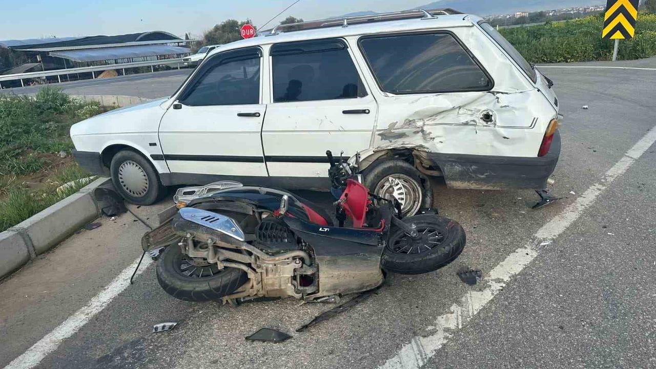 Ödemiş’te kavşakta otomobille çarpışan motosiklet sürücüsü hayatını kaybetti