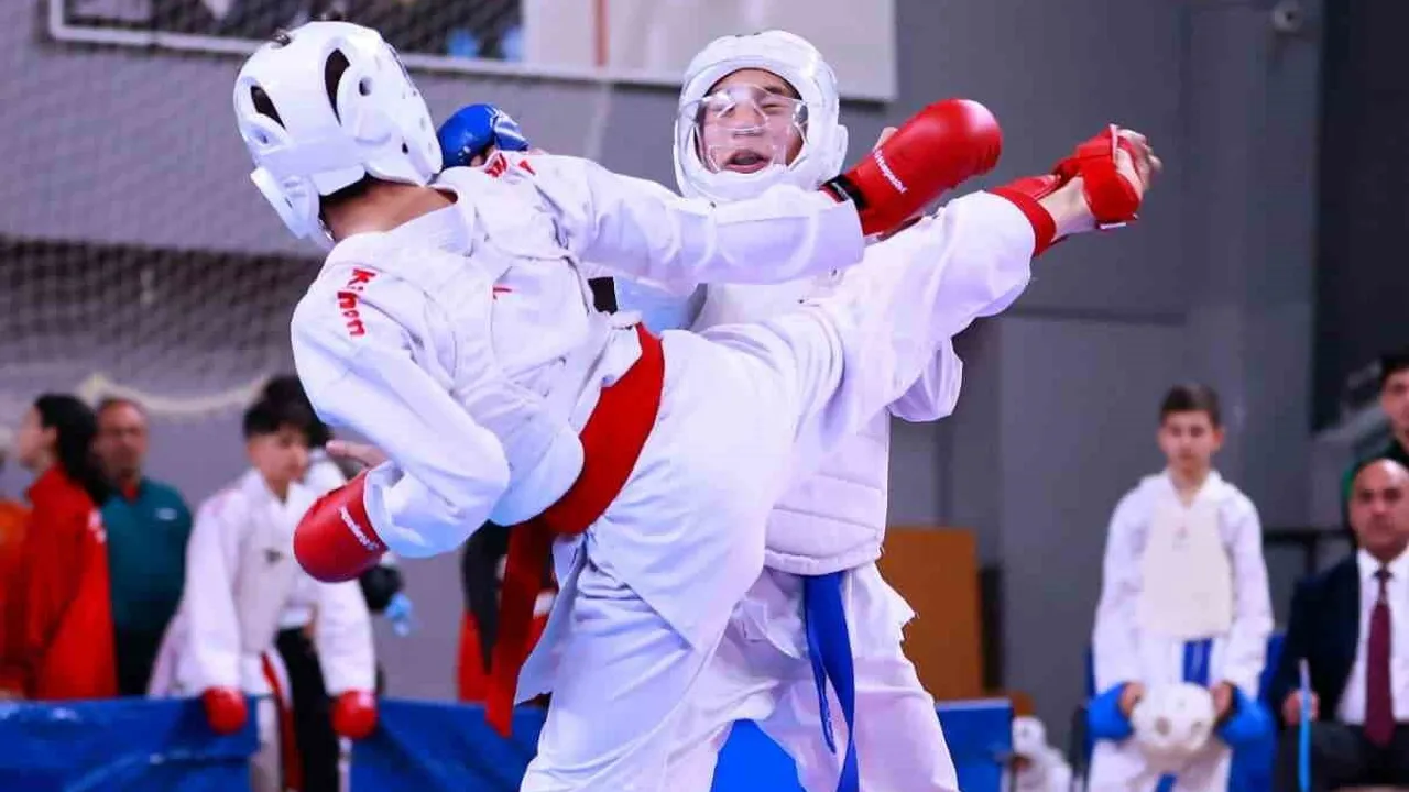 Okul Sporları Karate Yıldızlar ve Küçükler Grup Şampiyonası Denizli'de gerçekleştirildi