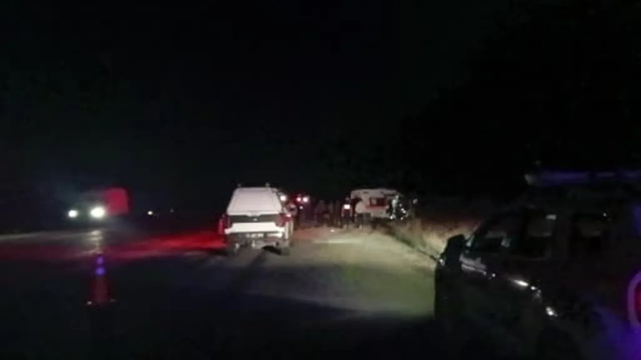 Oltu’da ambulans traktöre arkadan çarptı: 4 kişi yaralandı