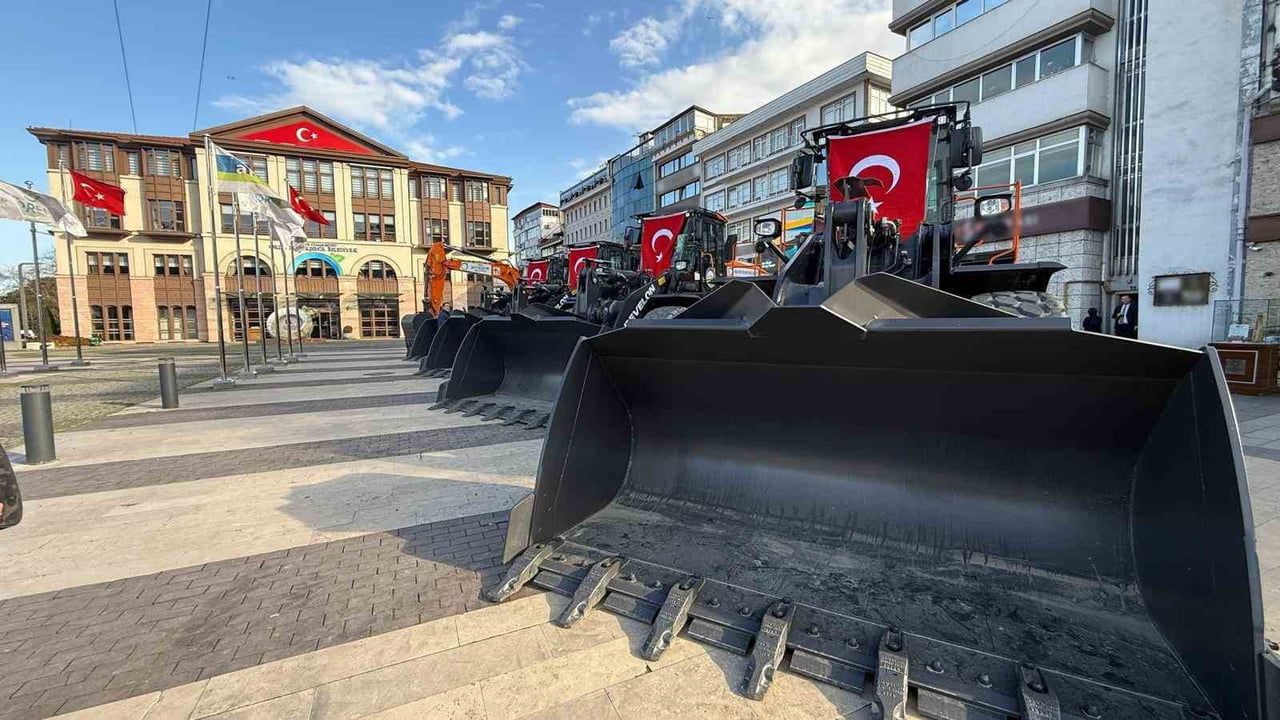 Ordu Büyükşehir Belediyesi filosuna 5 ağır iş makinesi daha eklendi