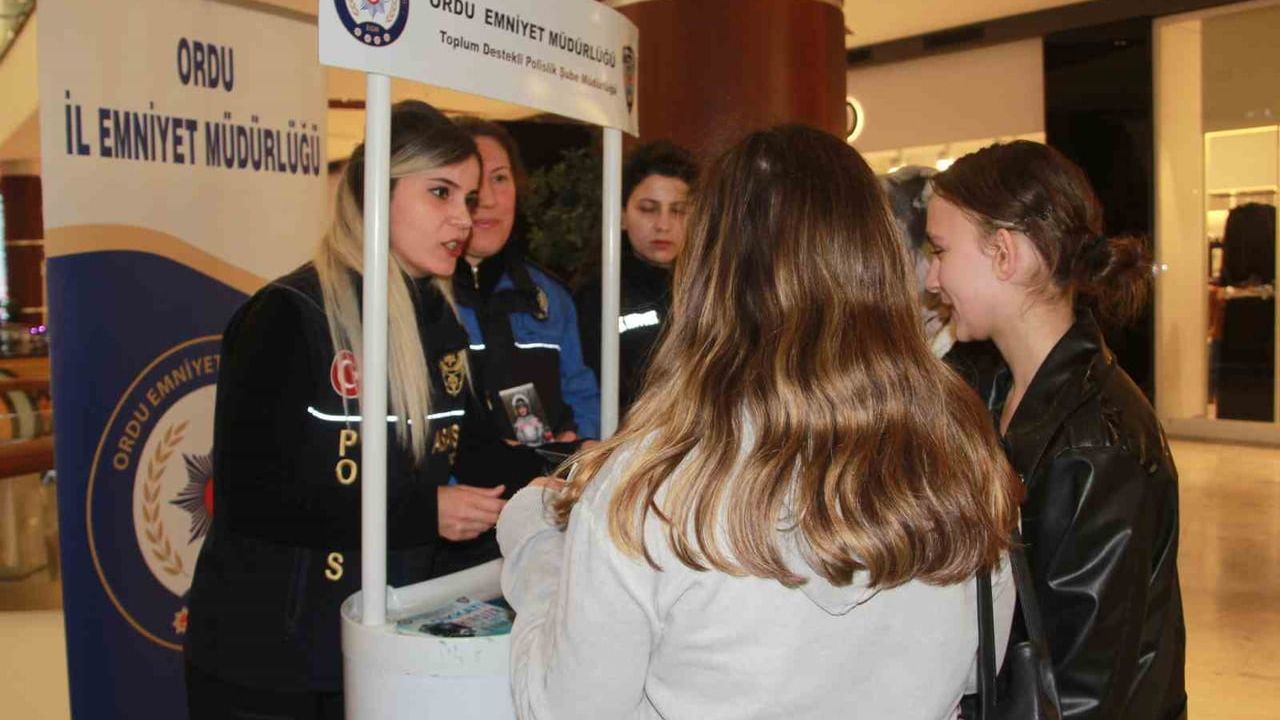Ordu'da 181. yıl etkinliği: Emniyetten alışveriş merkezinde bilgilendirme standı