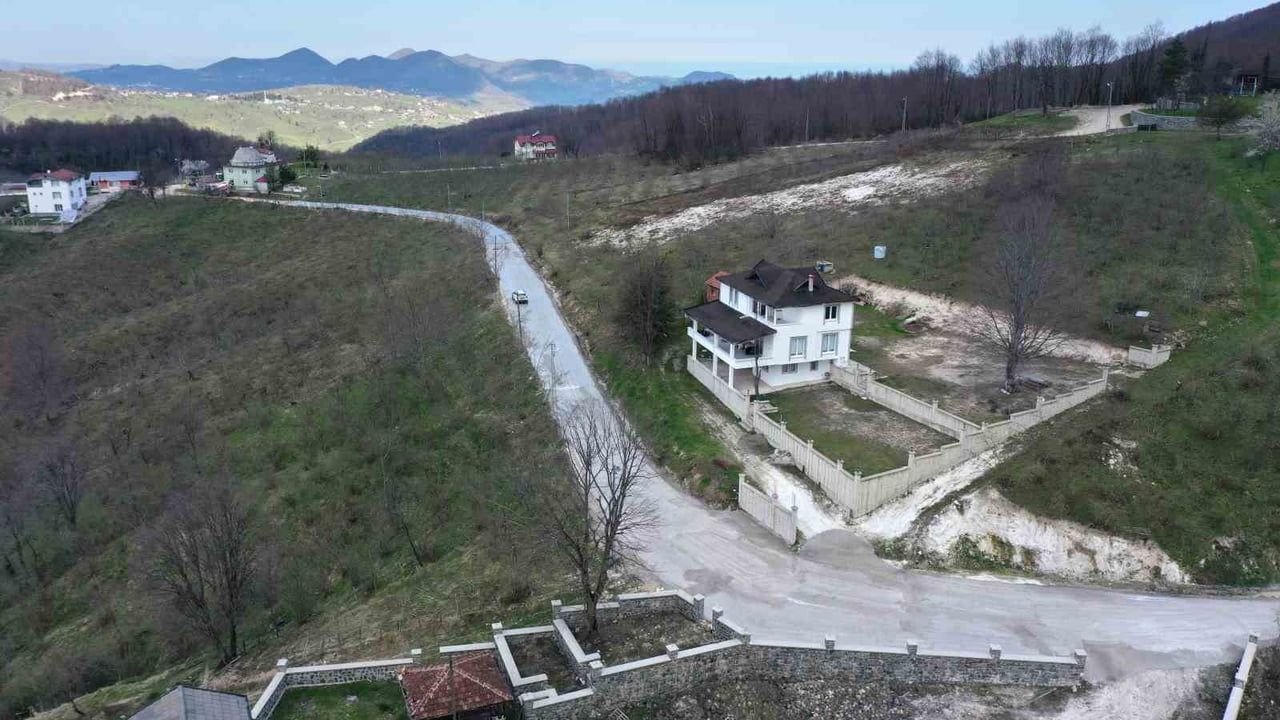 Ordu'da beton yol seferberliği Kumru'da Yeniakçalan bağlantılarında devam ediyor