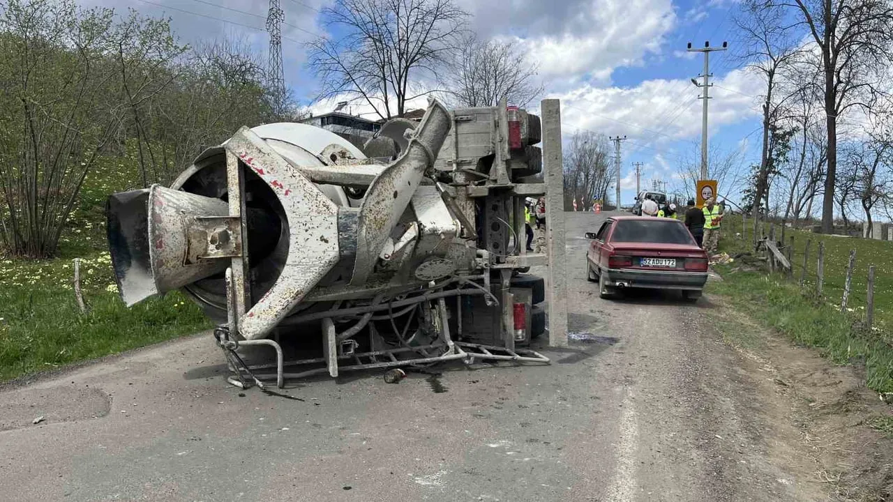 Ordu'da Çaybaşı Belediyesine Ait Beton Mikseri Devrildi: 1 Yaralı