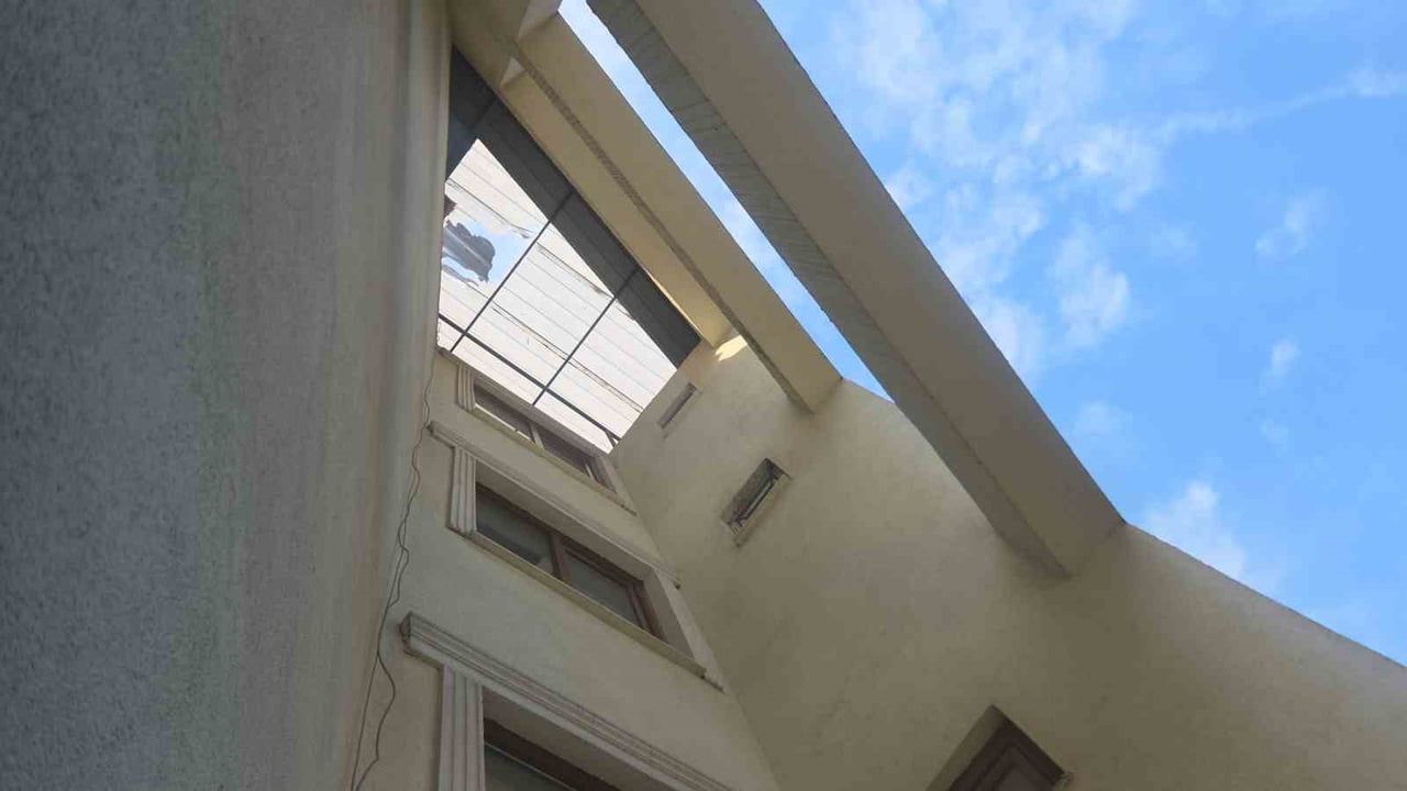 Orhangazi'de çatı incelemesi yapan usta 13 metreden düşerek ağır yaralandı