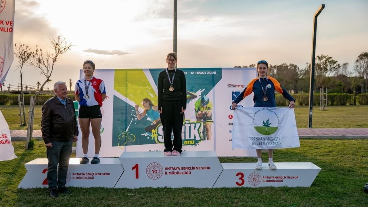 Osmangazi Belediyespor Serik Triatlon Türkiye Şampiyonası'nda 2 Gümüş, 1 Bronz Madalya Kazandı