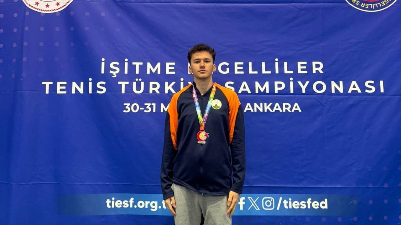 Osmangazi Belediyespor Tenisçileri İşitme Engelliler Türkiye Şampiyonası'nda Madalya Kazandı