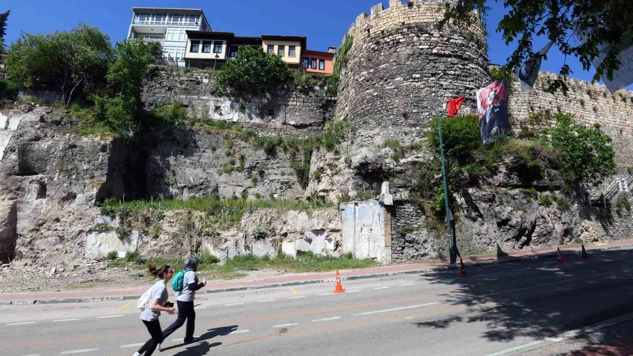 Osmangazi'de 18. Uluslararası Tarihi Kent Koşusu 12 Nisan'da — Bursa'nın Fethi'nin 700. yılına özel