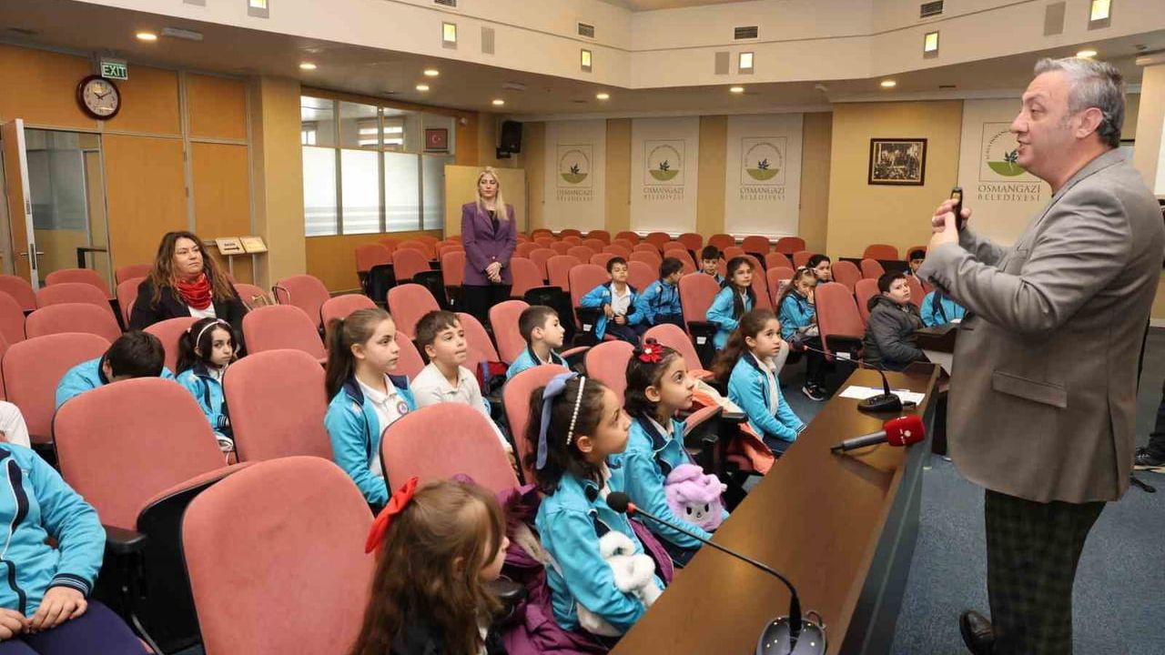Osmangazi'de 3. Sınıf Öğrencileri 'Ziyaretçi Meclisi'yle Yerel Yönetimi Deneyimledi