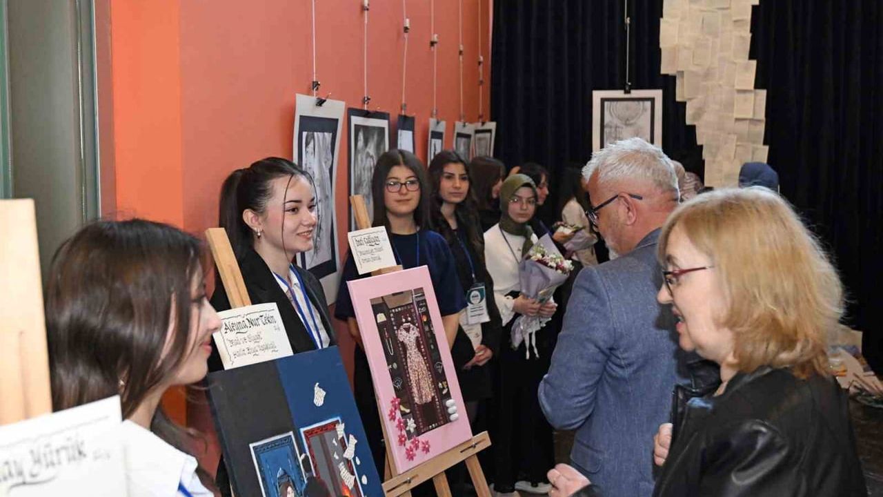 Osmangazi’de 'Edebiyattan Sanata Yolculuk' sergisi Panorama 1326 Bursa Fetih Müzesi'nde açıldı