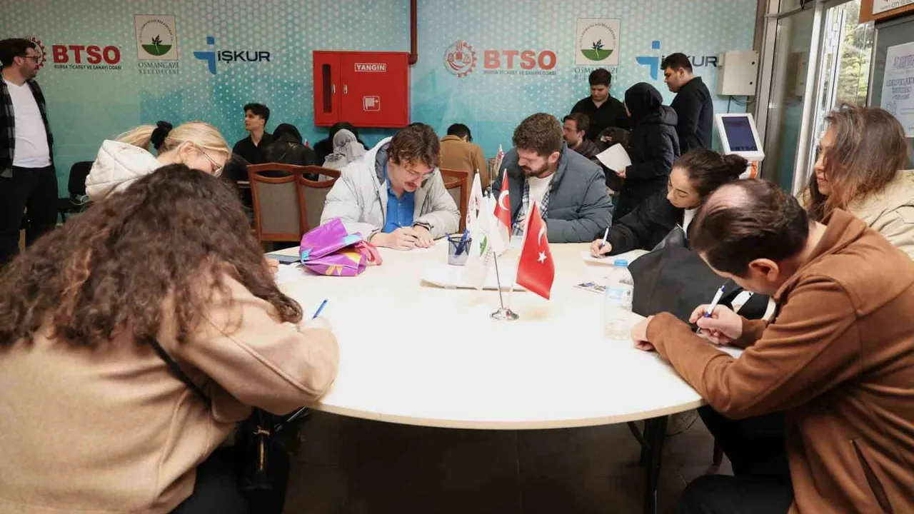Osmangazi’de Haftalık İstihdam Buluşmaları Sürüyor: Altıparmak Etkinliğinde 35 Kişi İşe Başladı