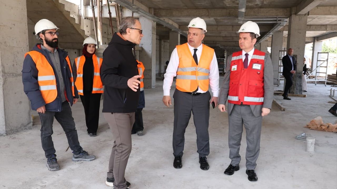 Osmangazi'de Macide Gazioğlu Kreş ve Aile Sağlığı Merkezi'nin kaba inşaatı tamamlanma aşamasında