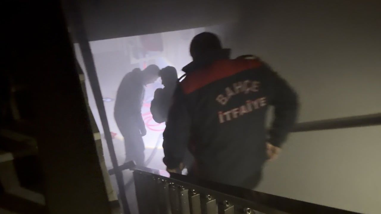 Osmaniye Bahçe'de zemin kattaki dairede çıkan yangın itfaiye tarafından söndürüldü